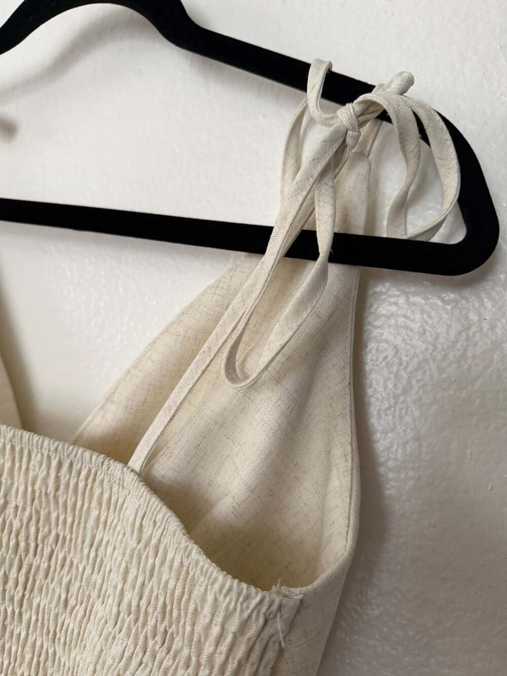 Franclia Solid Color Pleated Shoulder Knot Camisole Crop Top - Picture 4 of 4